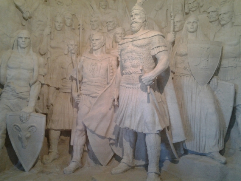 XVa. albanų valdovo Skanderbego ir jo karžygių skulptūos